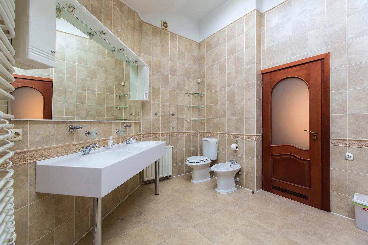 10 Rooms Lviv Exterior foto